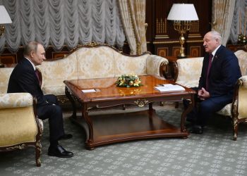 Mientras Rusia continúa con los bombardeos en Kiev, Putin visitó Bielorrusia