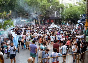 Para evitar disturbios, Suarez propone que los mendocinos festejen en las plazas de sus barrios