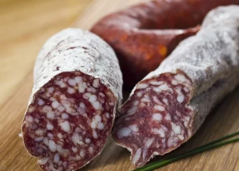 Picada en riesgo: a días de las fiestas, se complicó la producción de chorizos y otros chacinados por trabas para importar tripas