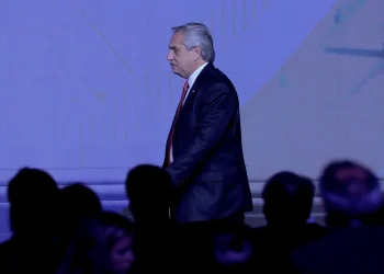 Presentaron dos denuncias penales contra Alberto Fernández por desobedecer el fallo de la Corte