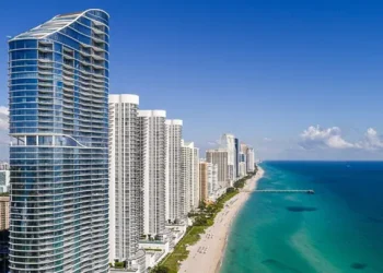 Prohíben fumar cigarrillos en las playas y parques públicos de Miami Beach