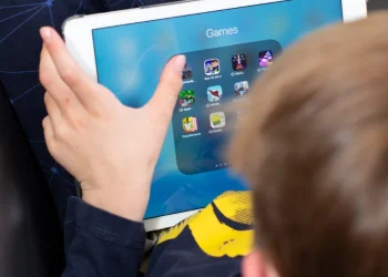 Recomendaciones para evitar que los niños caigan en trampas en internet durante vacaciones