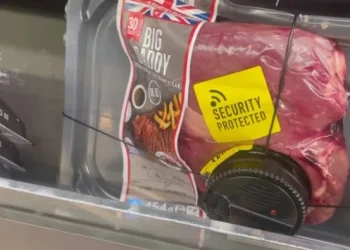 Reino Unido: pusieron alarmas antirrobo a las bandejas de carne en supermercados