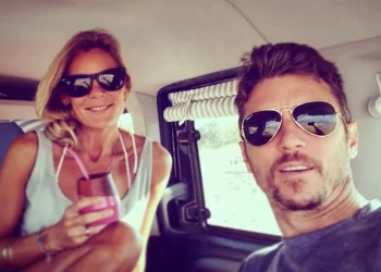 Se gustaban en la escuela pero ella se mudó lejos: 38 años después llegó el amor y recorren el país en combi