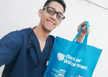 Orgullo mendocino: Su mamá era empleada doméstica, trabajó de albañil y pudo cumplir su sueño de ser médico