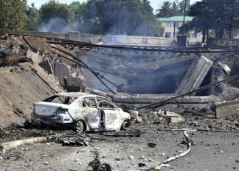 Asciende a 18 la cantidad de muertos por la explosión de un camión cisterna en Sudáfrica