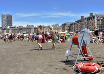 Temporada verano 2023: la canasta llega con aumentos de hasta 180%