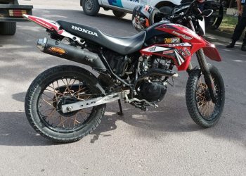 Trágico accidente en Bahía Blanca durante los festejos: un motociclista se ahorcó con una bandera