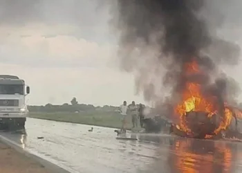 Otra tragedia en el país: Tres mujeres murieron carbonizadas tras un choque frontal de dos autos en una ruta de Santa Fe