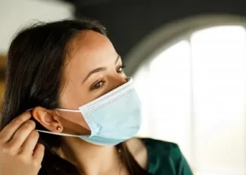 Tucumán: por la suba de casos de Covid-19 vuelve el uso de barbijo en centros de salud