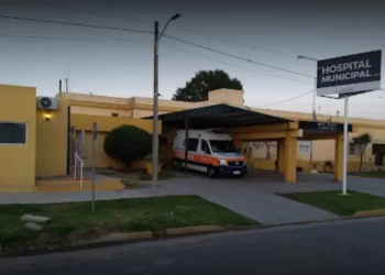 Conmoción en  el país: Un hombre fue asesinado a puñaladas después de que dos vecinos le mostraran los genitales a su hija