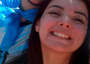 Una mujer tenía el botón antipánico y no llegó a activarlo: su ex la mató a puñaladas delante de su hijo