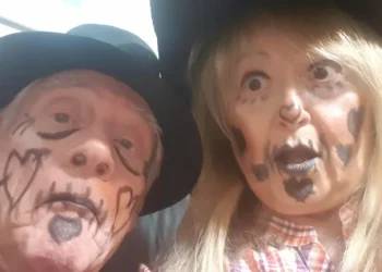 Historias de amores reales: Visitaban a sus parejas en el geriátrico, se enamoraron y ahora viven como novios eternos