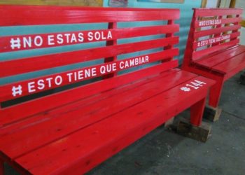 Inauguraron un nuevo “banco rojo” para  concientizar sobre la vilencia de género