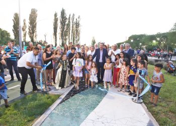 Ante una multitud de vecinos, Emir Félix inauguró el  paseo y la preservación de la histórica usina  Rawson