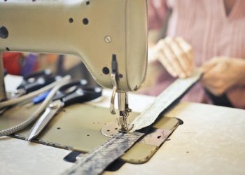 Desarrollan cursos intensivos  de uso de máquinas de coser industriales