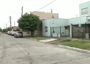 Gran Buenos Aires: Disparó al aire para celebrar la victoria de Argentina, baleó a su hijo de 8 años y se fugó