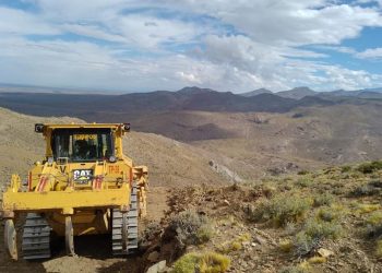 Se trabaja en la recuperación  del camino para explorar la mina Hierro Indio en Malargüe