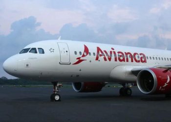 Encontraron dos cadáveres en un avión de Avianca que recién aterrizaba en Bogotá