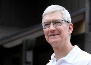 Tim Cook aceptó una rebaja de sueldo: cobrará 40% menos como CEO de Apple en 2023