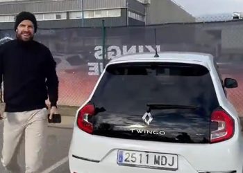 La nueva provocación de Piqué a Shakira: apareció con un Twingo y sonrió ante las cámaras
