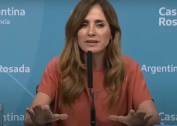 Tolosa Paz a «Wado» De Pedro: «O estás adentro o estás afuera»