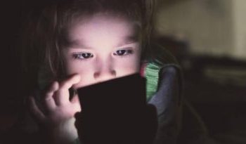 Cómo buscan ayuda los niños en WhatsApp, Twitter y Facebook sobre casos de acoso