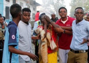 Al menos 19 muertos en un doble atentado con coche bomba en Somalia