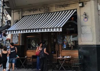 Apuñalan en la cabeza a un turista estadounidense en pleno centro porteño