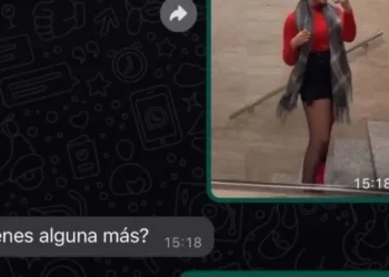 Chat indignante: se postuló como moza y el dueño del restaurante le pidió ver su escote para contratarla