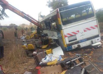 Decretan duelo nacional en Senegal por un choque entre micros que dejó 40 muertos