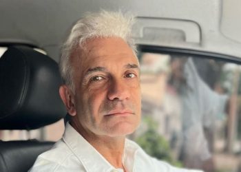 El duro momento personal de Marcelo De Bellis en medio del éxito teatral de ‘Casados con hijos’: » Miro al cielo y sé que me cuida»