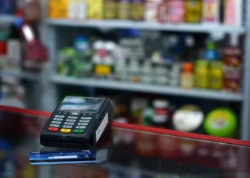 El semáforo para el bolsillo familiar en 2023: ingresos, consumo, tarjeta, costo del crédito y precios
