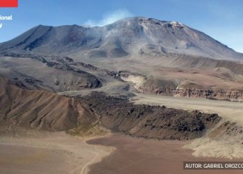 Elevan a naranja la alerta por el volcán Láscar, en el norte de Chile