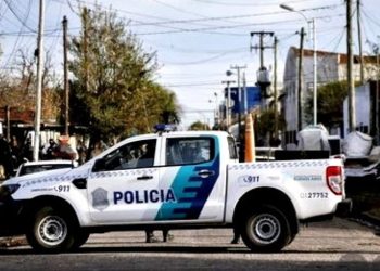 Entraron a robar a una casa y los detuvieron: luego, arrestaron a los policías por quedarse con el botín