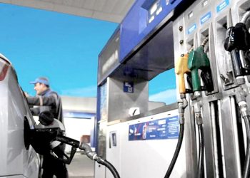 Las estaciones de servicio dejarían  de recibir tarjetas de crédito por las demoras que tienen para cobrar