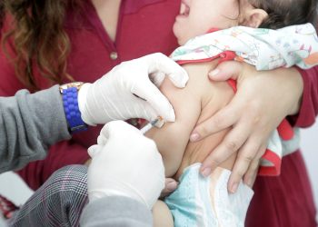 Desde el Vacunatorio Central recuerdan  a los papás que lleven a sus hijos para completar el calendario de vacunas