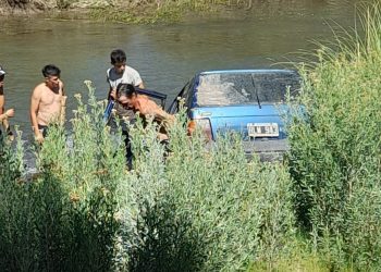 General Alvear: un auto  cayó al río Atuel
