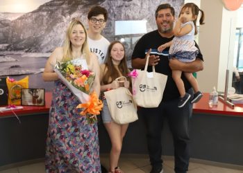 Los primeros turistas de 2023 en San Rafael fueron  homenajeados por la Municipalidad