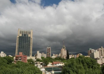 Atención: Mendoza, bajo alerta amarilla por tormentas y en rojo por temperaturas extremas