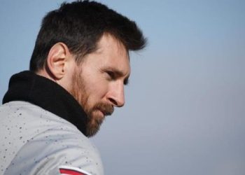 Messi llegó a París para sumarse al PSG tras la histórica consagración en Qatar
