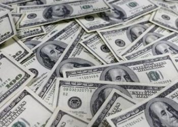Nuevo récord: el blue cerró la semana a 386 pesos