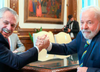Argentina y Brasil anunciarán el proyecto de una moneda común e invitarán a unirse a los demás países latinoamericanos