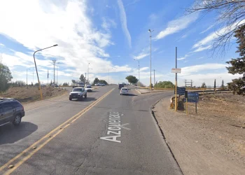 Pinchó la rueda de su auto en Luján, se frenó a cambiarla y le robaron todo