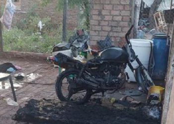 El caso que estremece al país: Prendió fuego la casa de sus vecinos mientras dormían y murió un bebé de tres meses