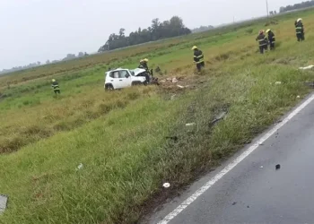 Otra tragedia en el país: Un matrimonio y su hija murieron en un choque contra un camión