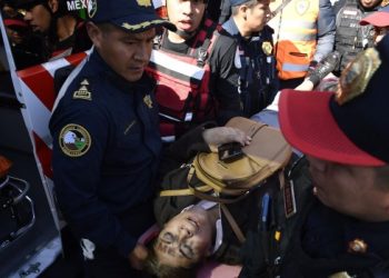 Un muerto y 23 heridos por choque entre dos trenes del Metro de Ciudad de México