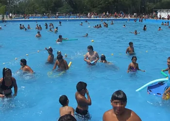 Otra tragedia en el país: Una nena murió ahogada en una colonia y detuvieron a dos profesores