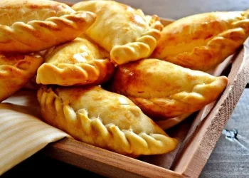 Viral: Compró media docena de empanadas  y se espantó con lo que le salieron