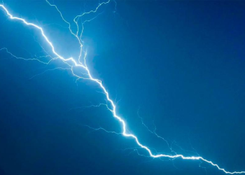Santiago del Estero: Usaba su teléfono celular en plena tormenta y le cayó un rayo